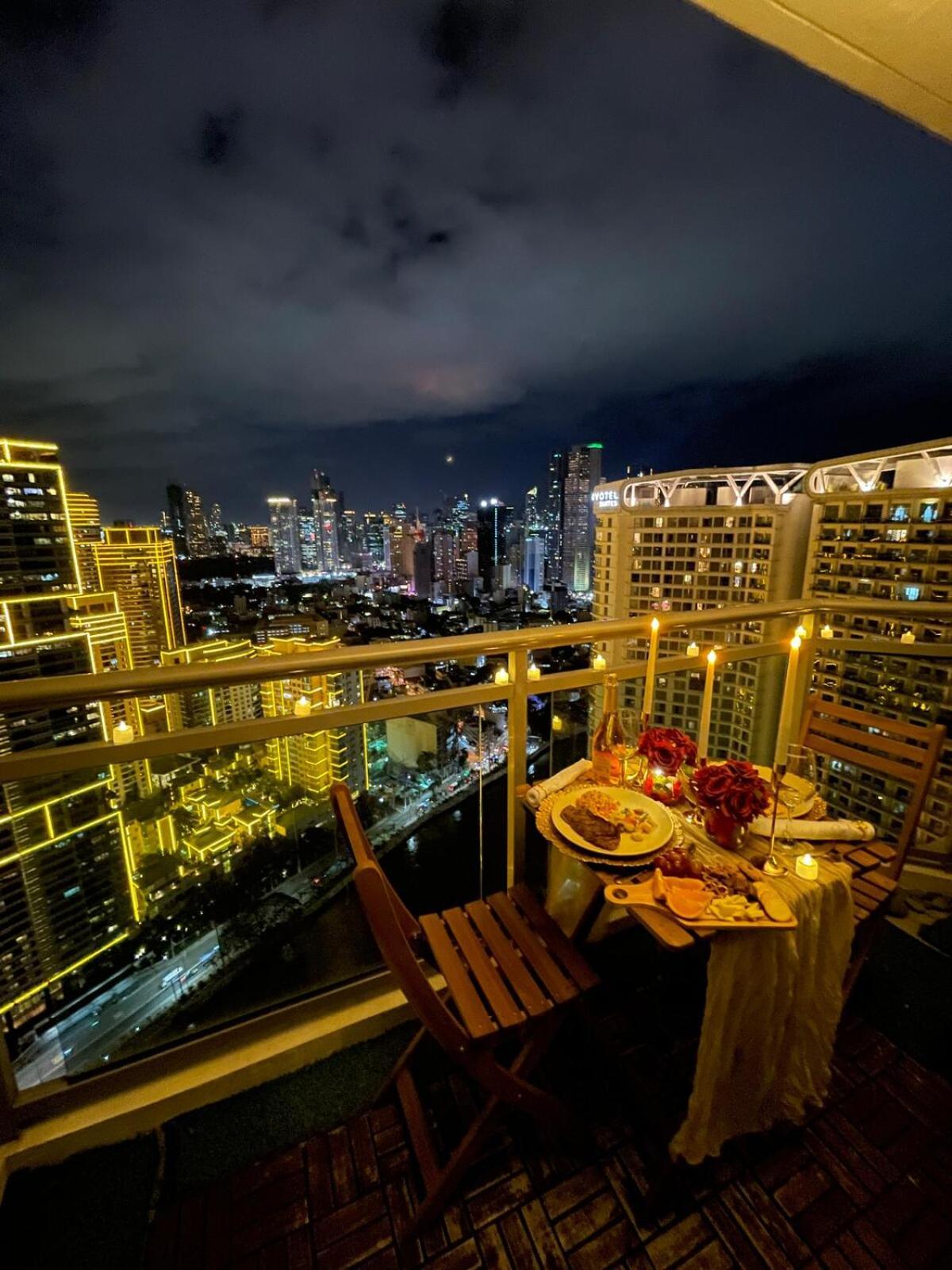 The Serene Escape Ph Rockwell Balcony View 1br Apartment *