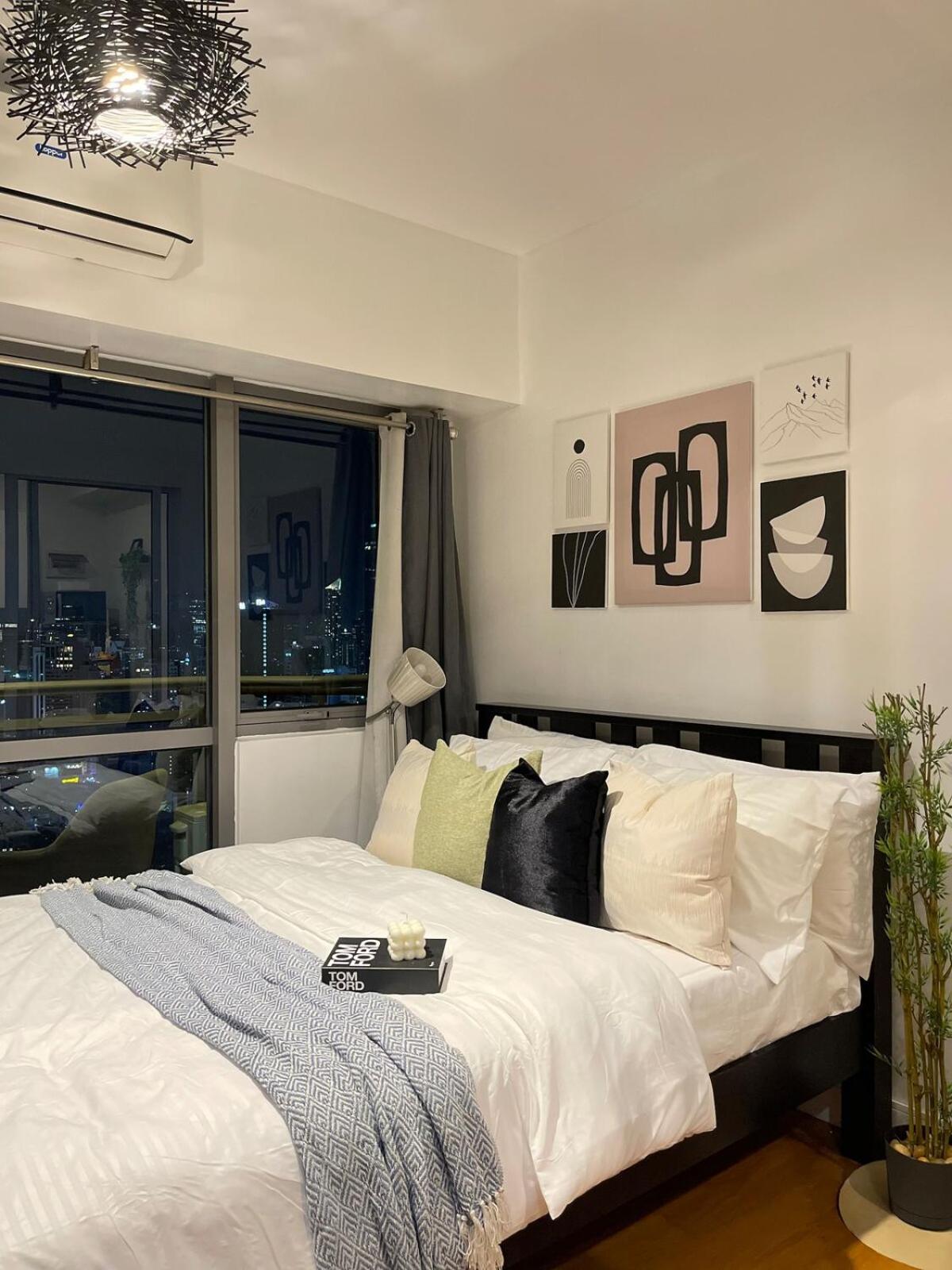 The Serene Escape Ph Rockwell Balcony View 1br Manila