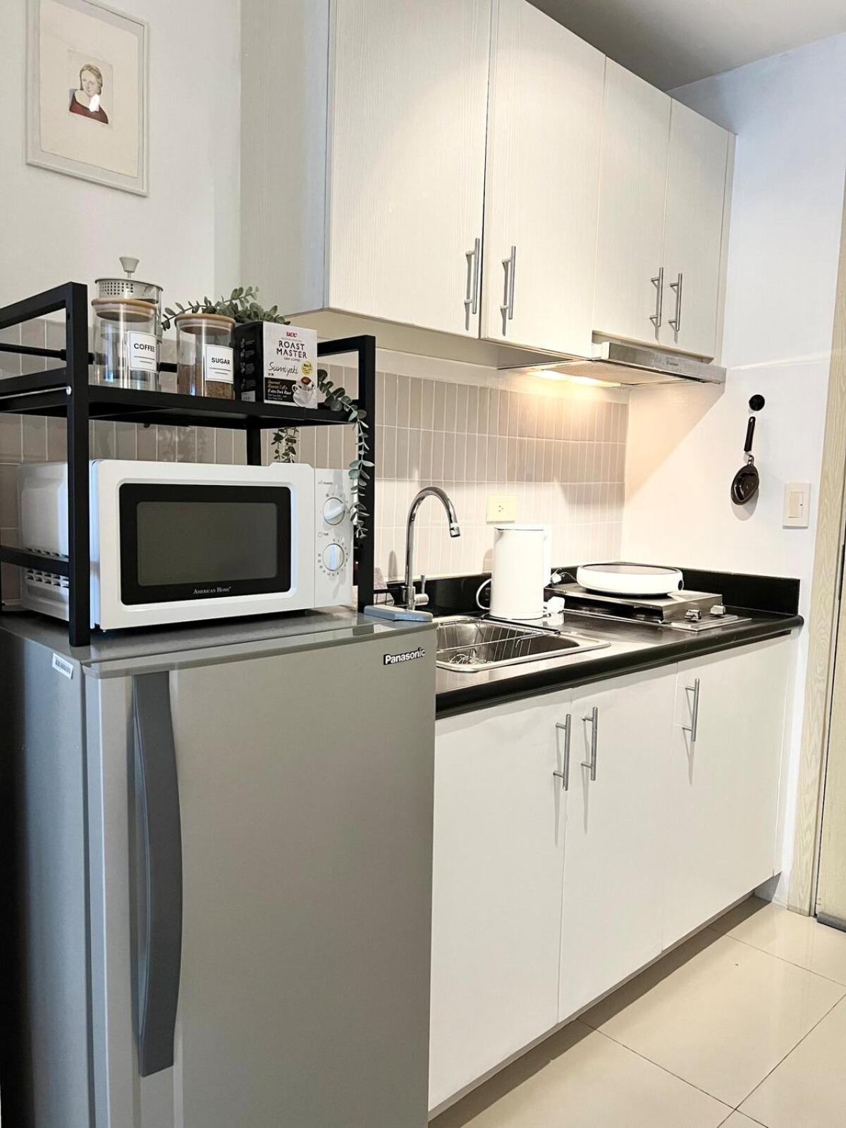 Jazz T2 Rm 405 Homey Muji Inspired Staycation Big Screen Cinema Apartment Manila