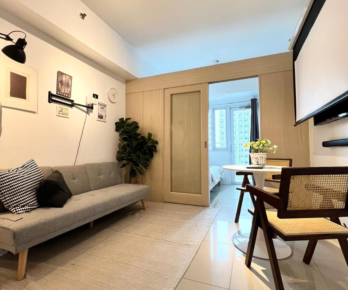 Jazz T2 Rm 405 Homey Muji Inspired Staycation Big Screen Cinema