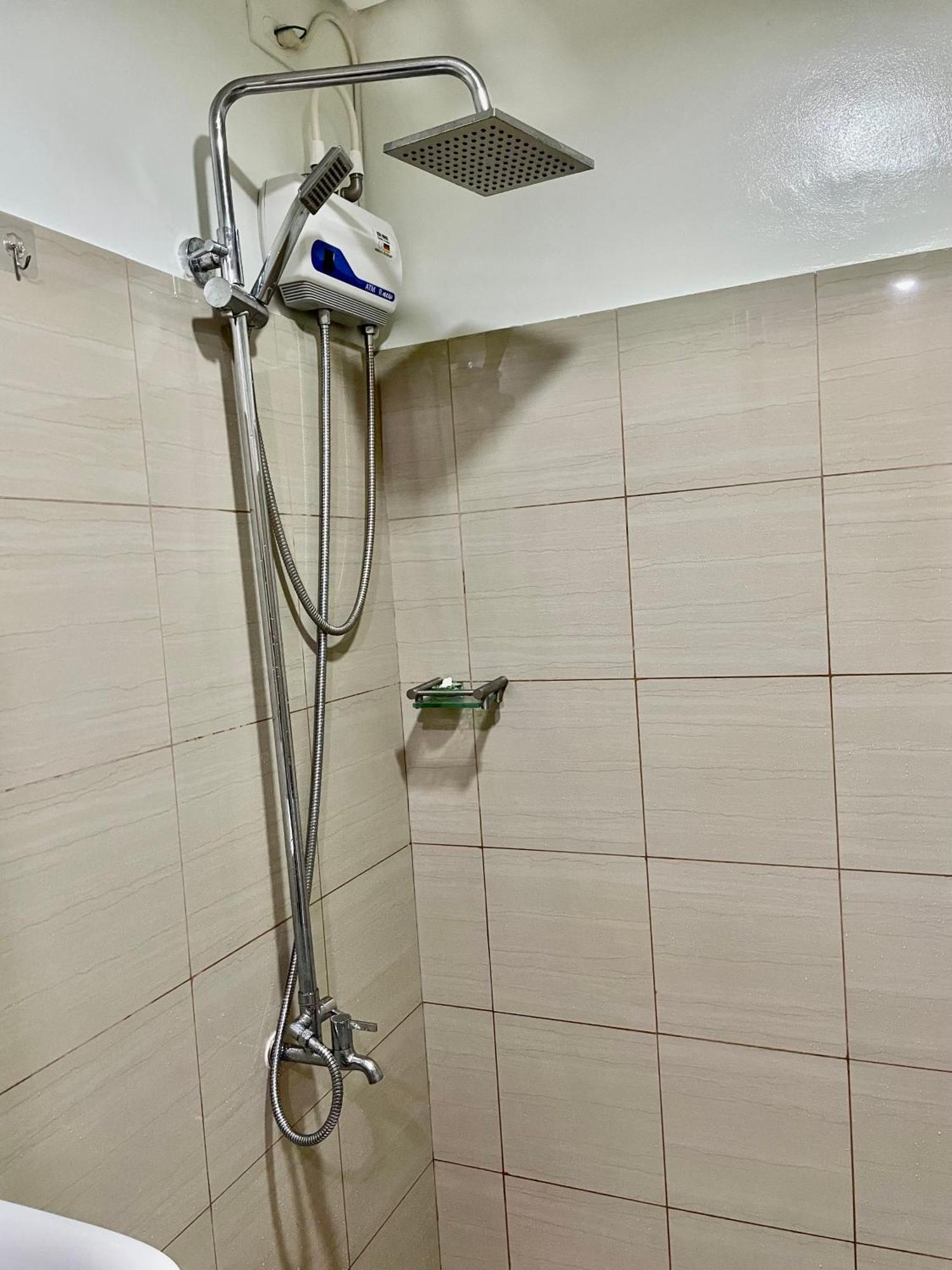 12 Minutes From Mall Of - Spacious With Balcony & Hot Shower Apartment