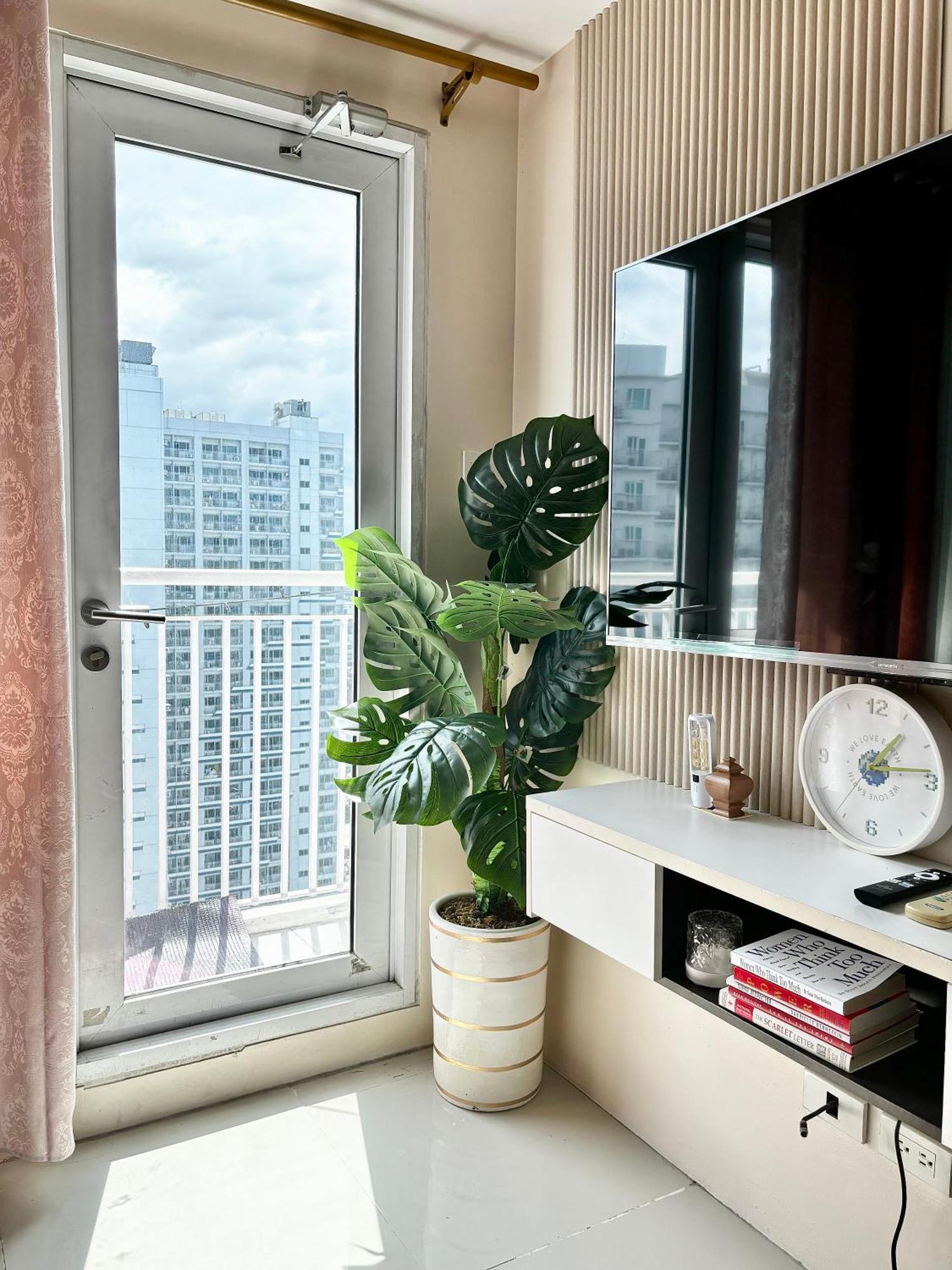 Aesthetic Cozy 2 Bedroom With Balcony * Manila