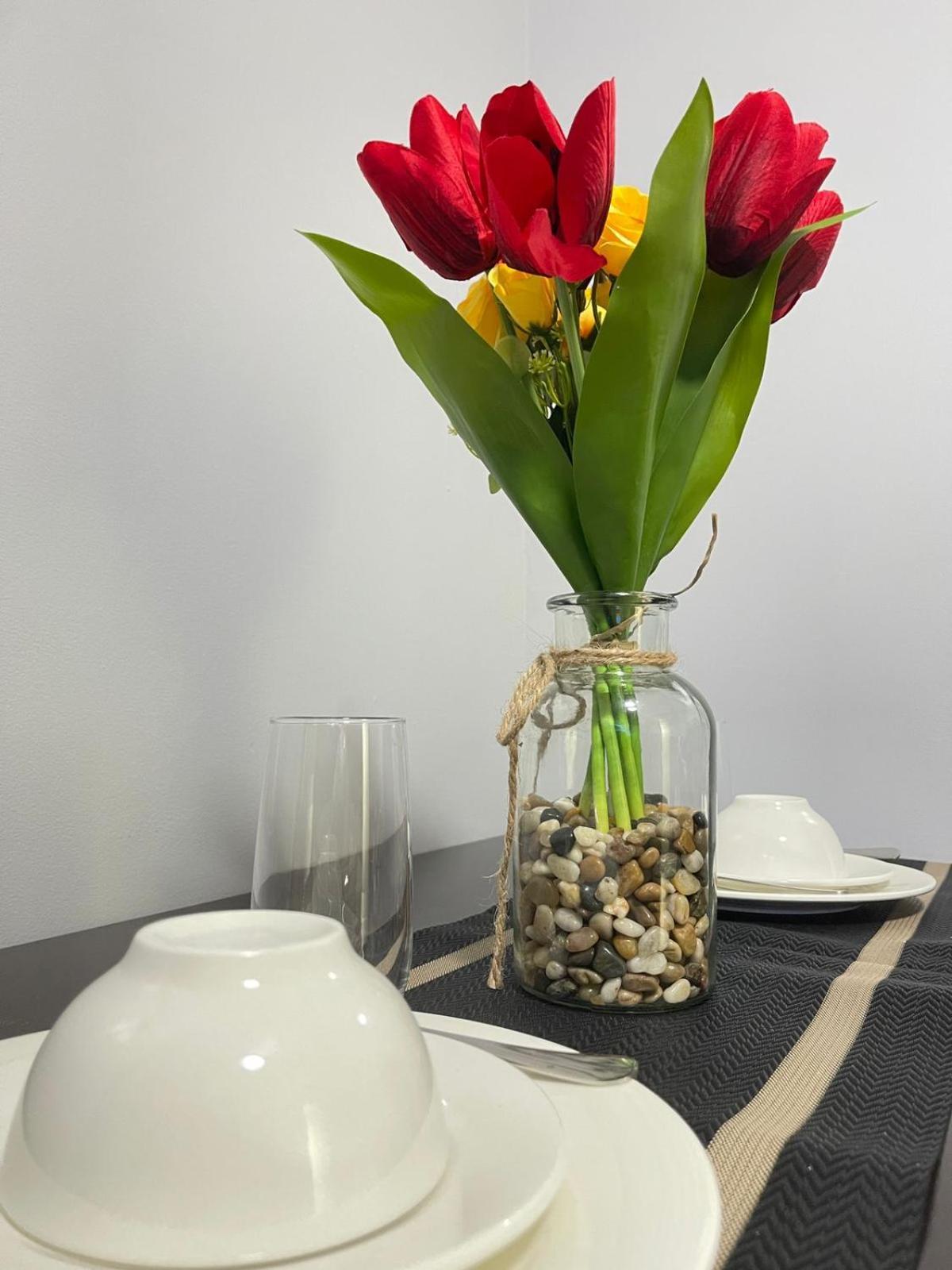 Dandelion Shore Residences 1br Bed & Breakfast