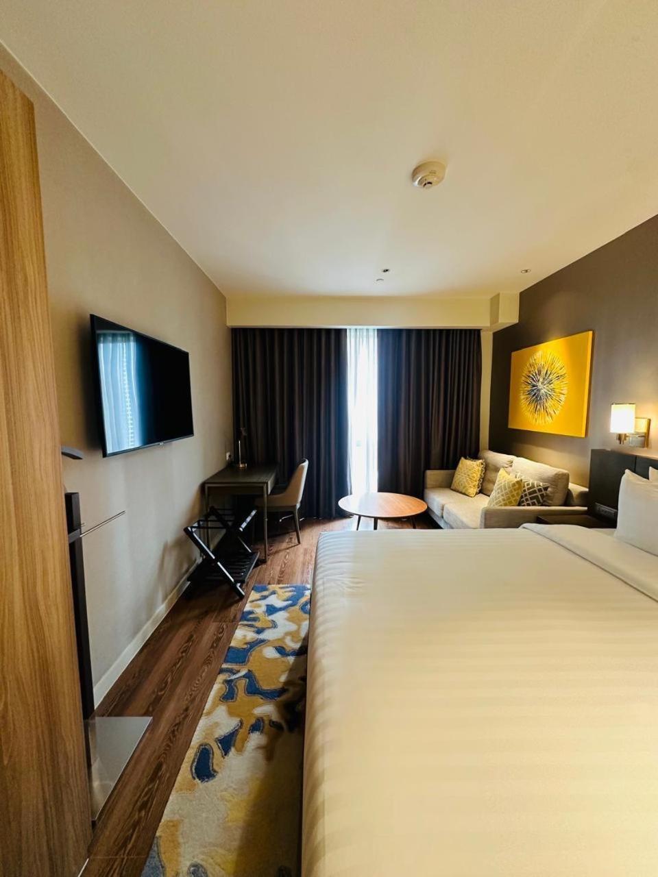 Hotel Suites Mandaluyong Near Makati 5*