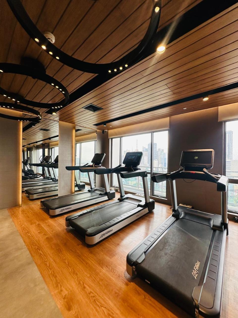 Hotel Suites Mandaluyong Near Makati 5*