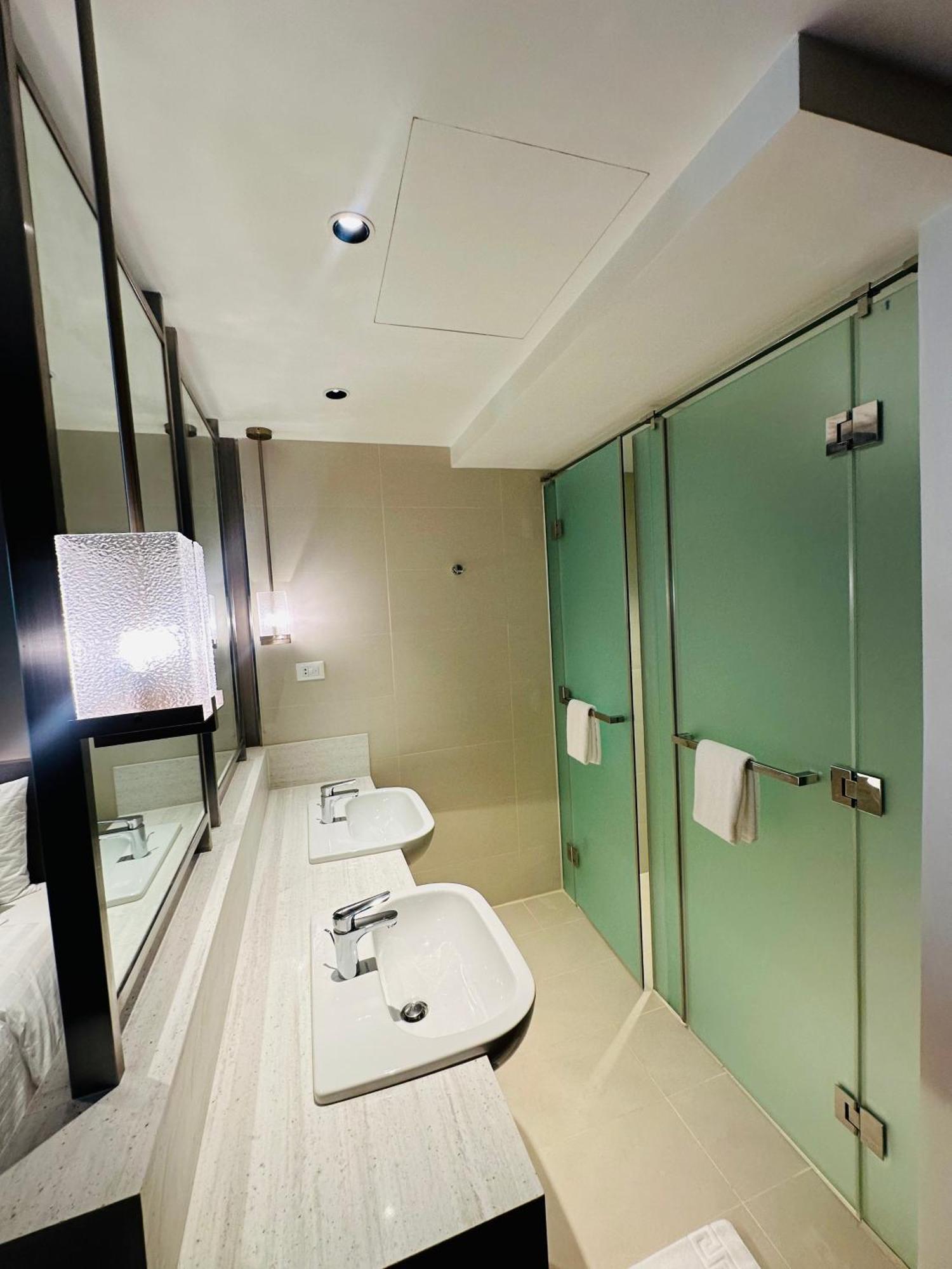 Hotel Suites Mandaluyong Near Makati 5*