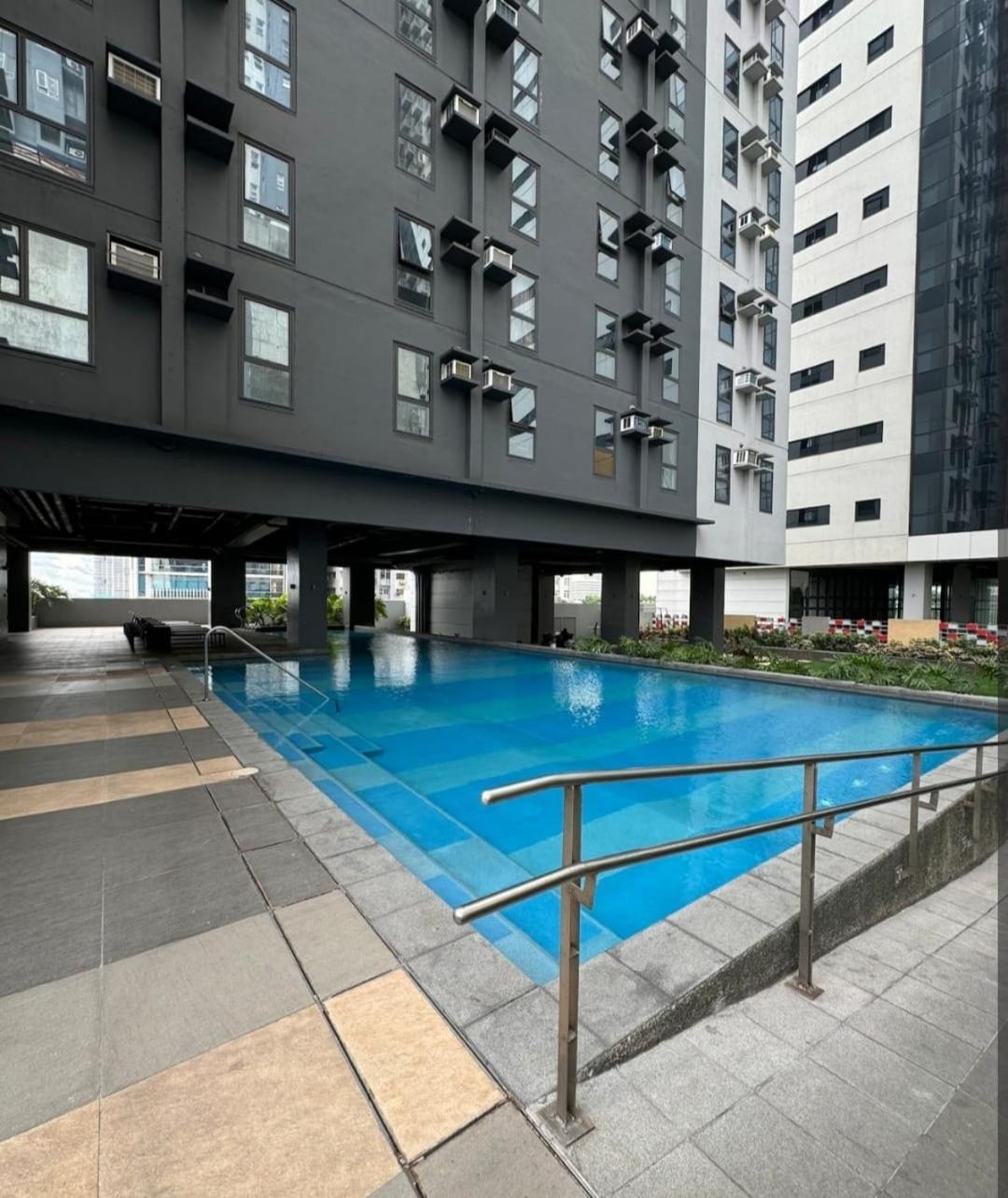 7 Residential Building * Manila