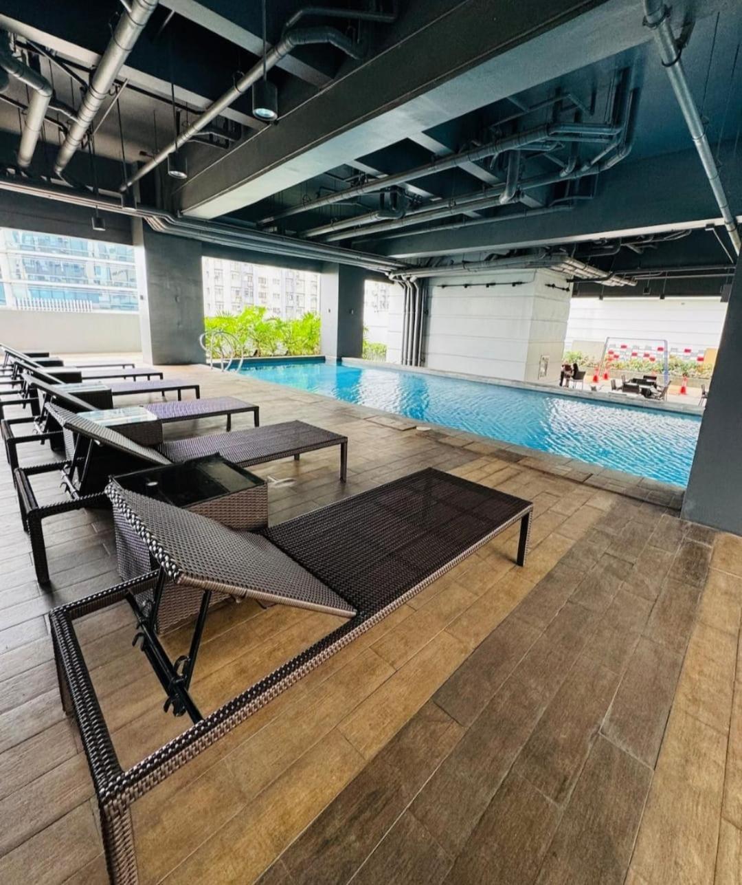 7 Residential Building Aparthotel
