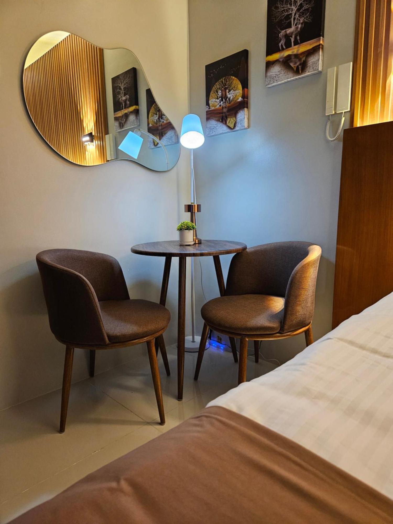 Modern Condotel 2br Near Moa
