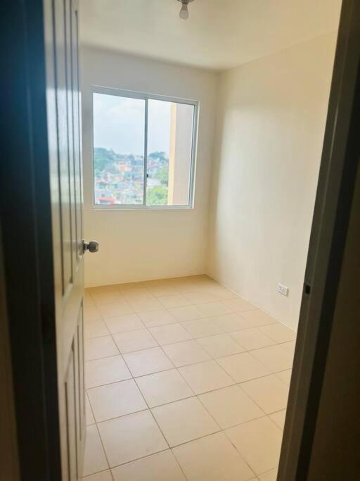 Apartment Spacious Bare At Spatial Manila