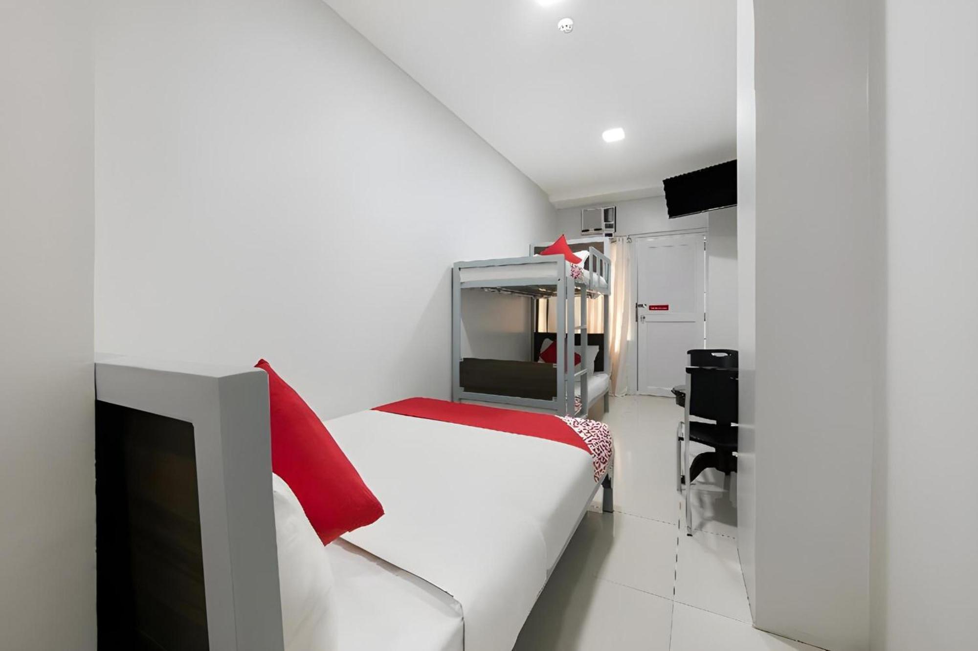 Hotel Oyo 152 Sangco Condotel