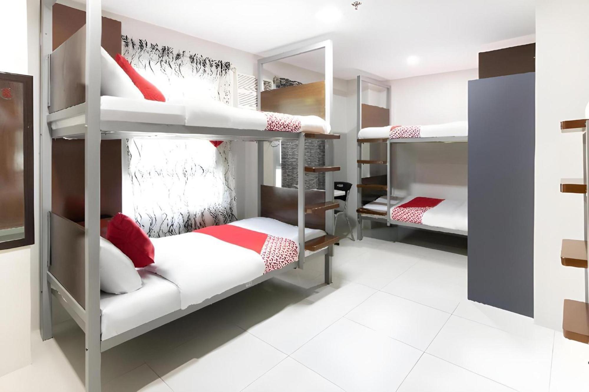 Hotel Oyo 152 Sangco Condotel