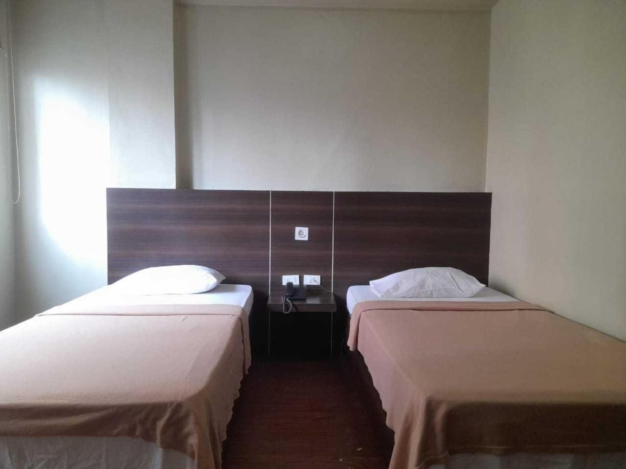 Oyo 1011 First Manila