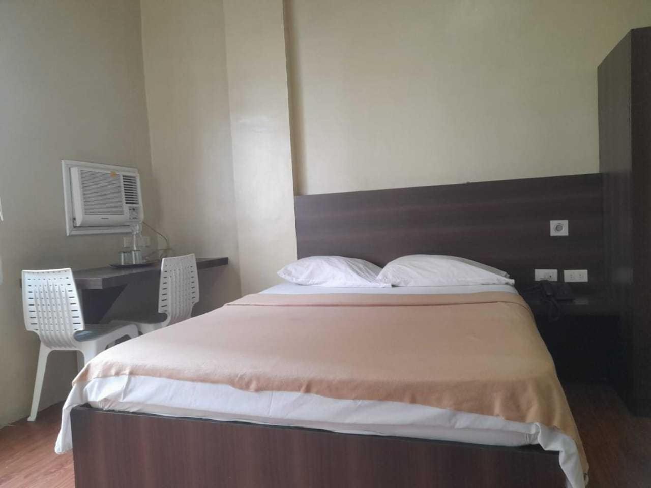 Hotel Oyo 1011 First 3*