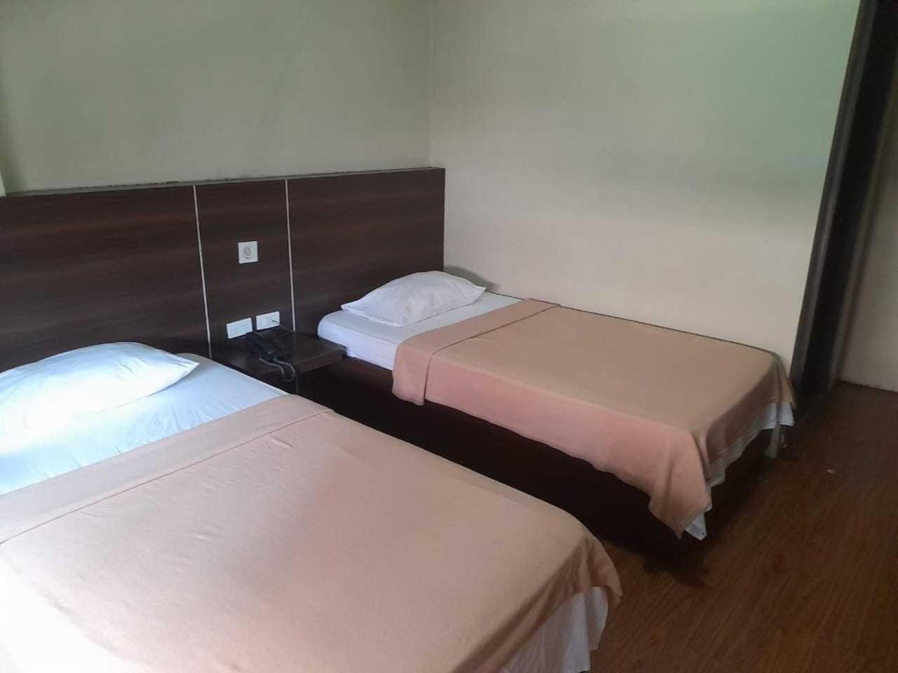 Oyo 1011 First Hotel Manila