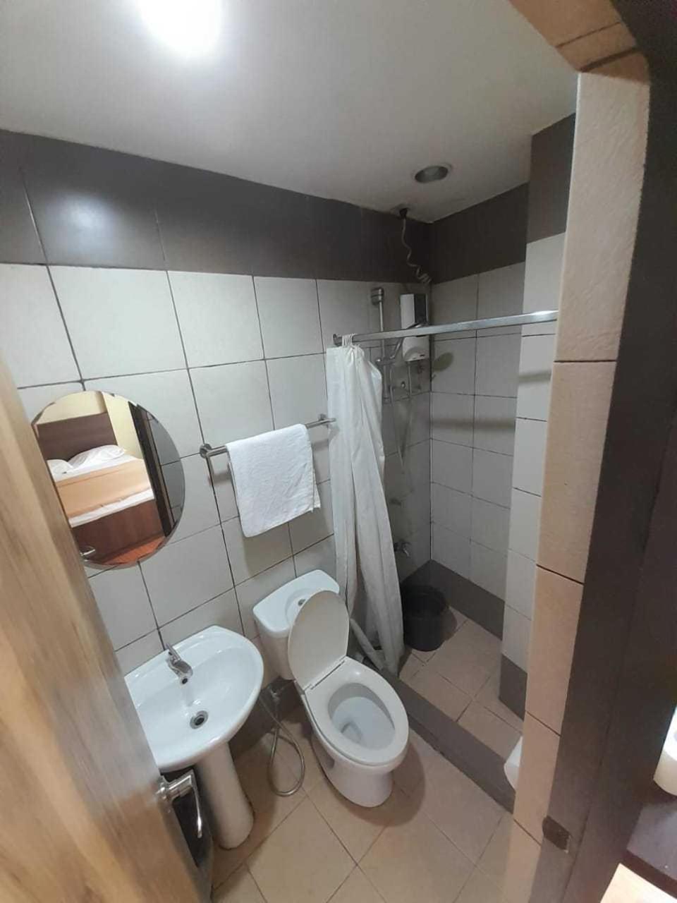 Oyo 1011 First Manila