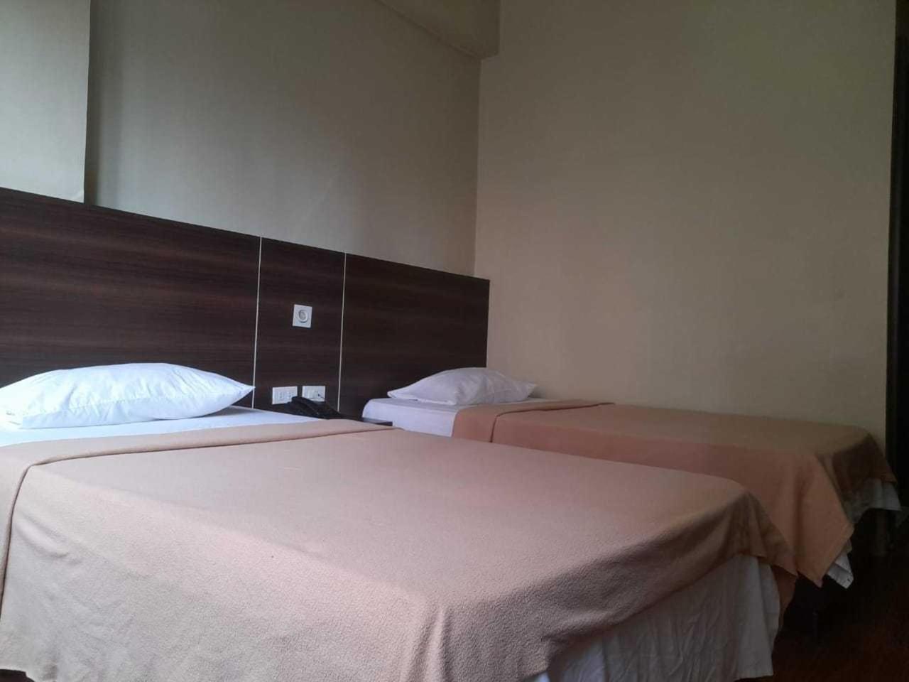 Hotel Oyo 1011 First 3*