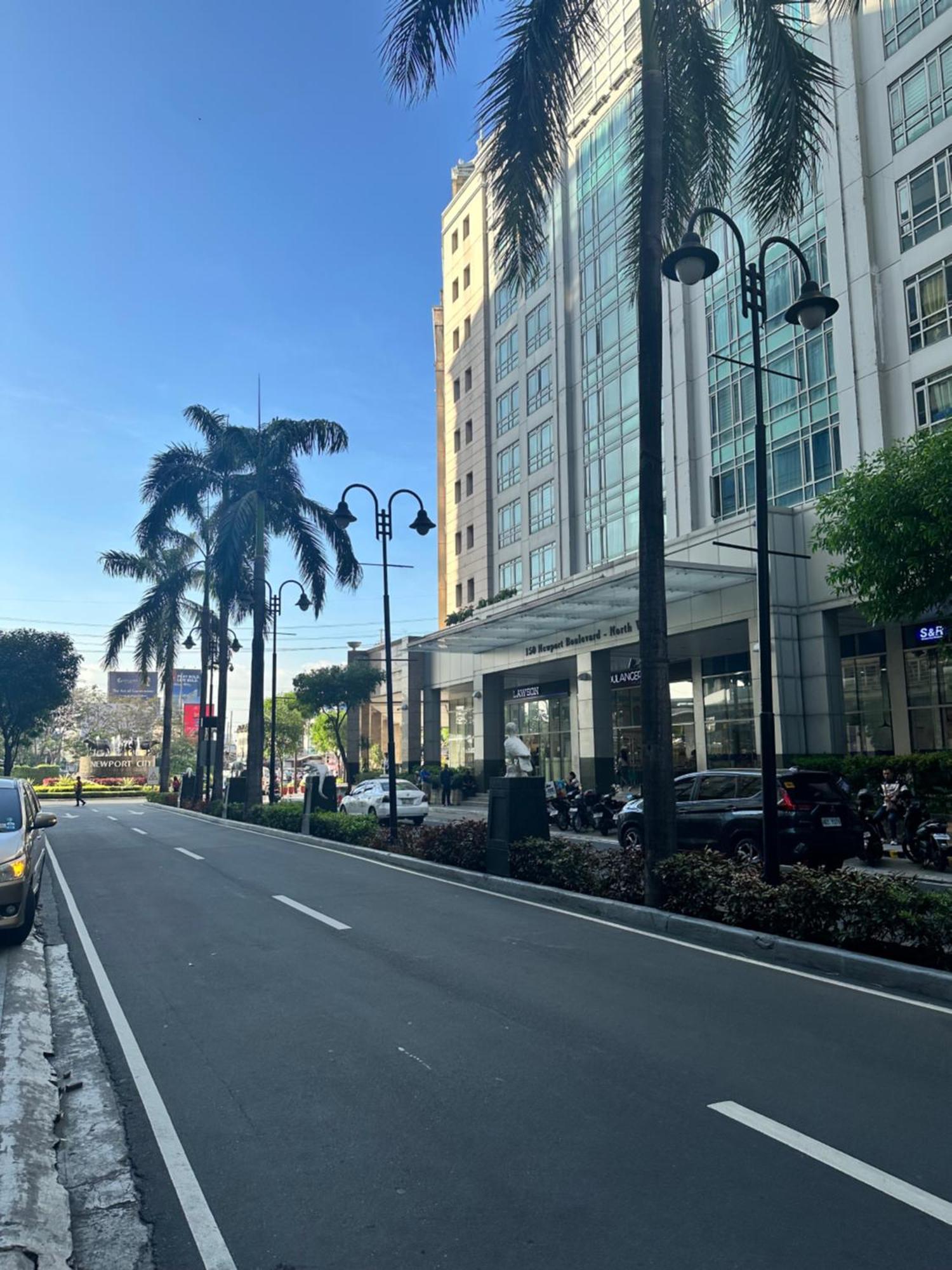 Aparthotel We Vibe, 81 Newport Blvd Across Naia 3 Manila