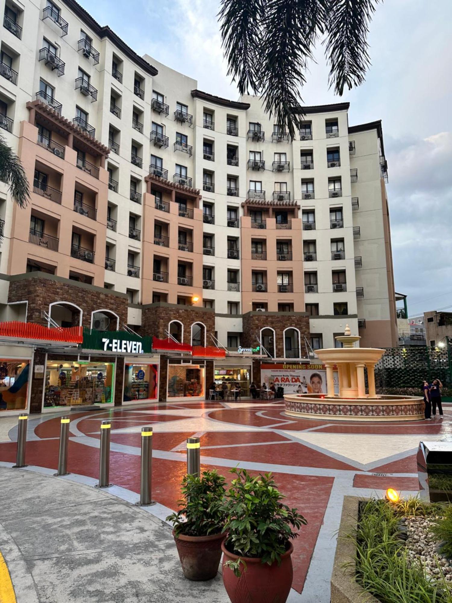 Aparthotel We Vibe, 81 Newport Blvd Across Naia 3 *