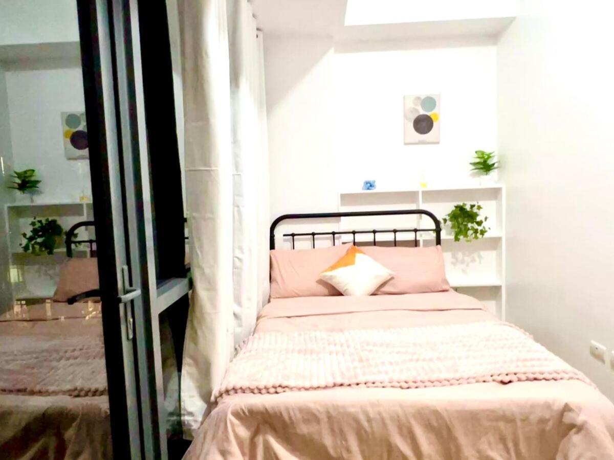 2 Bedroom & Parking At 81 Newport Boulevard - Across Naia Terminal 3 Apartment *