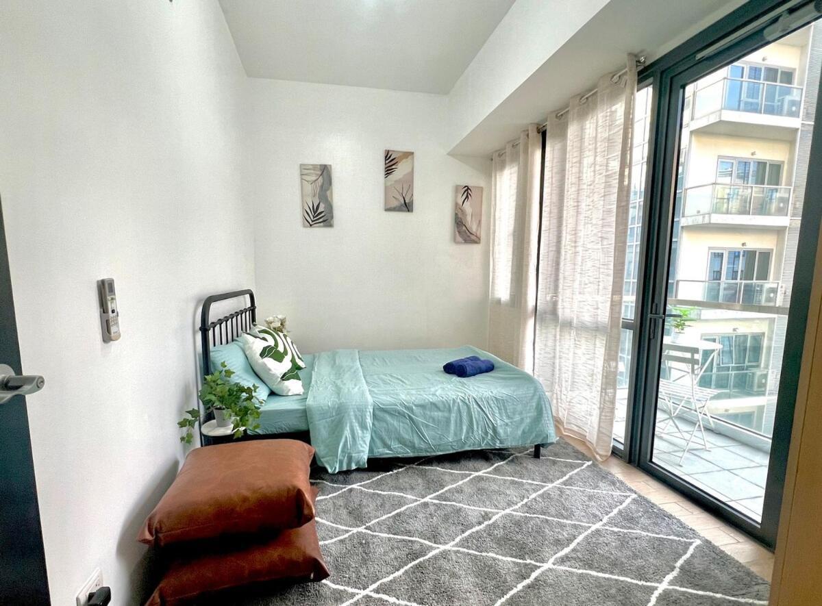 2 Bedroom & Parking At 81 Newport Boulevard - Across Naia Terminal 3