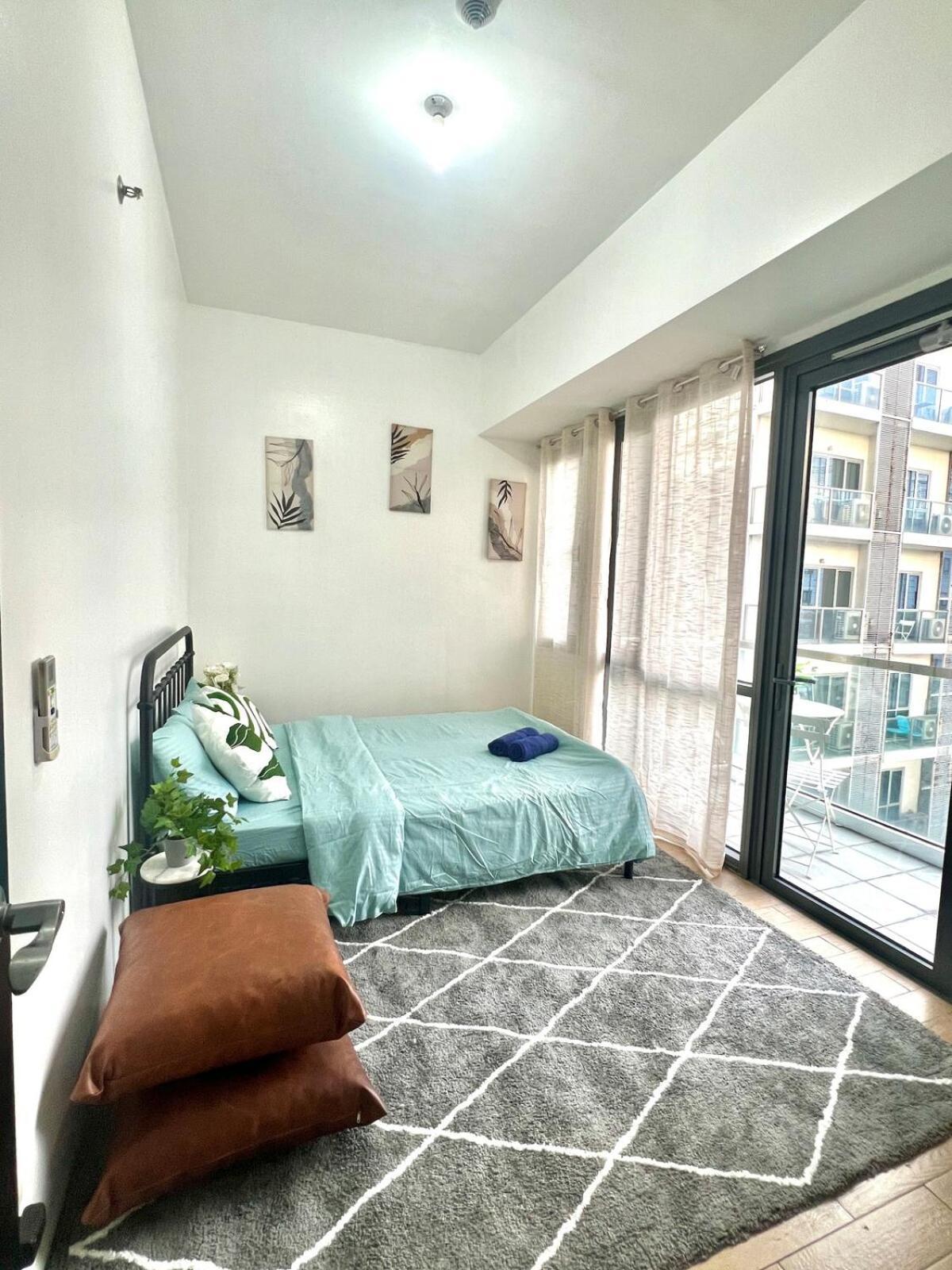 2 Bedroom & Parking At 81 Newport Boulevard - Across Naia Terminal 3 Apartment