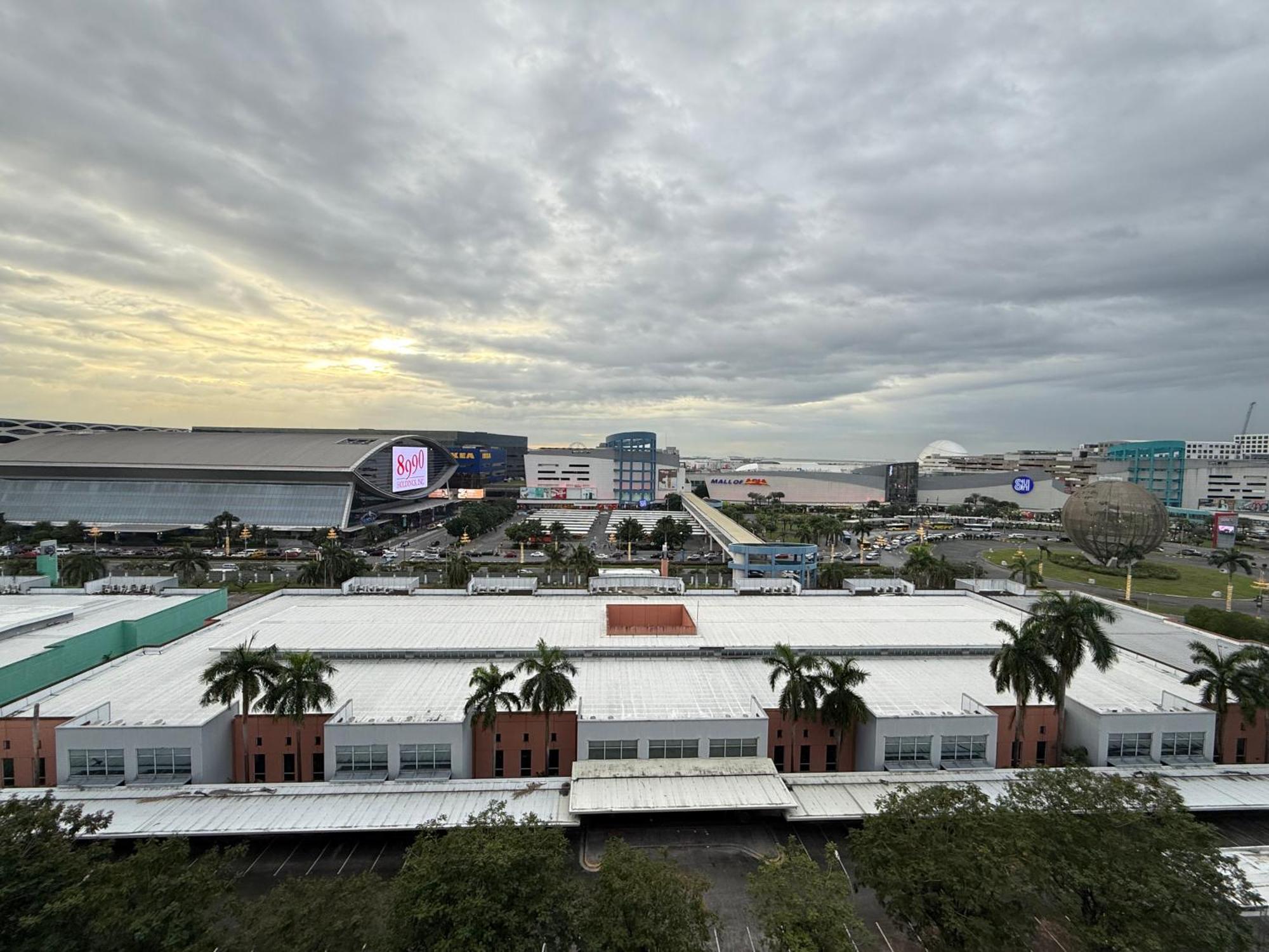 Sea Residences Mall Of Asia- Jerson *