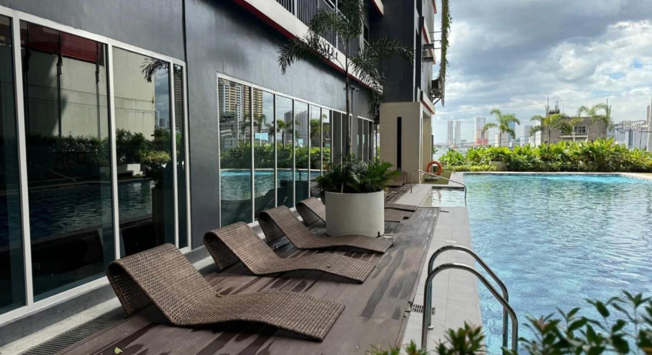 Budget Friendly Red Residences Makati * Manila