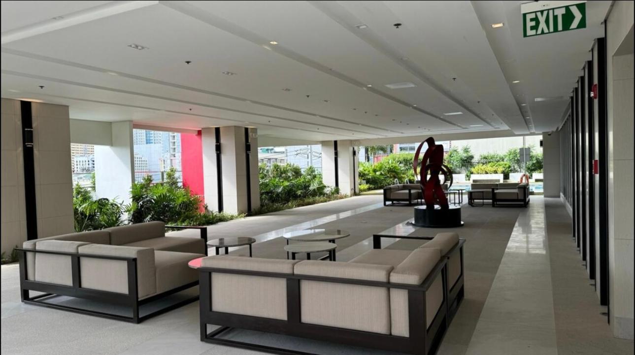 Aparthotel Budget Friendly Red Residences Makati