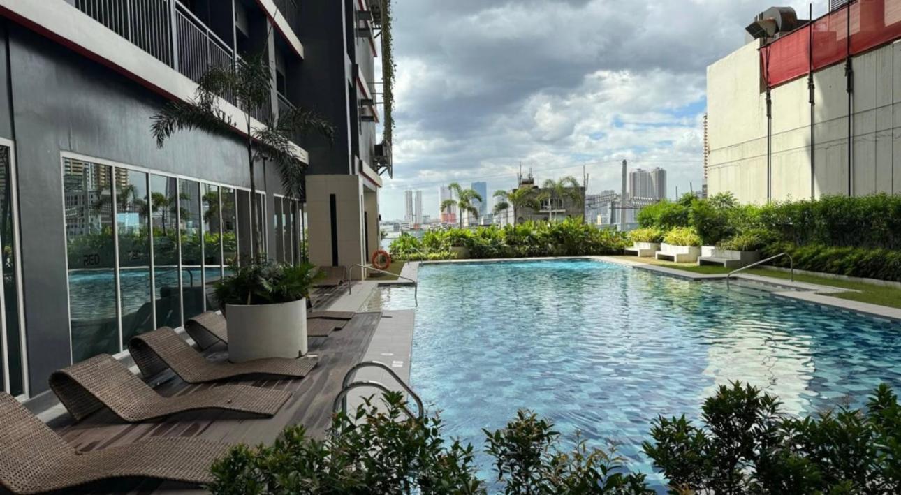 Aparthotel Budget Friendly Red Residences Makati