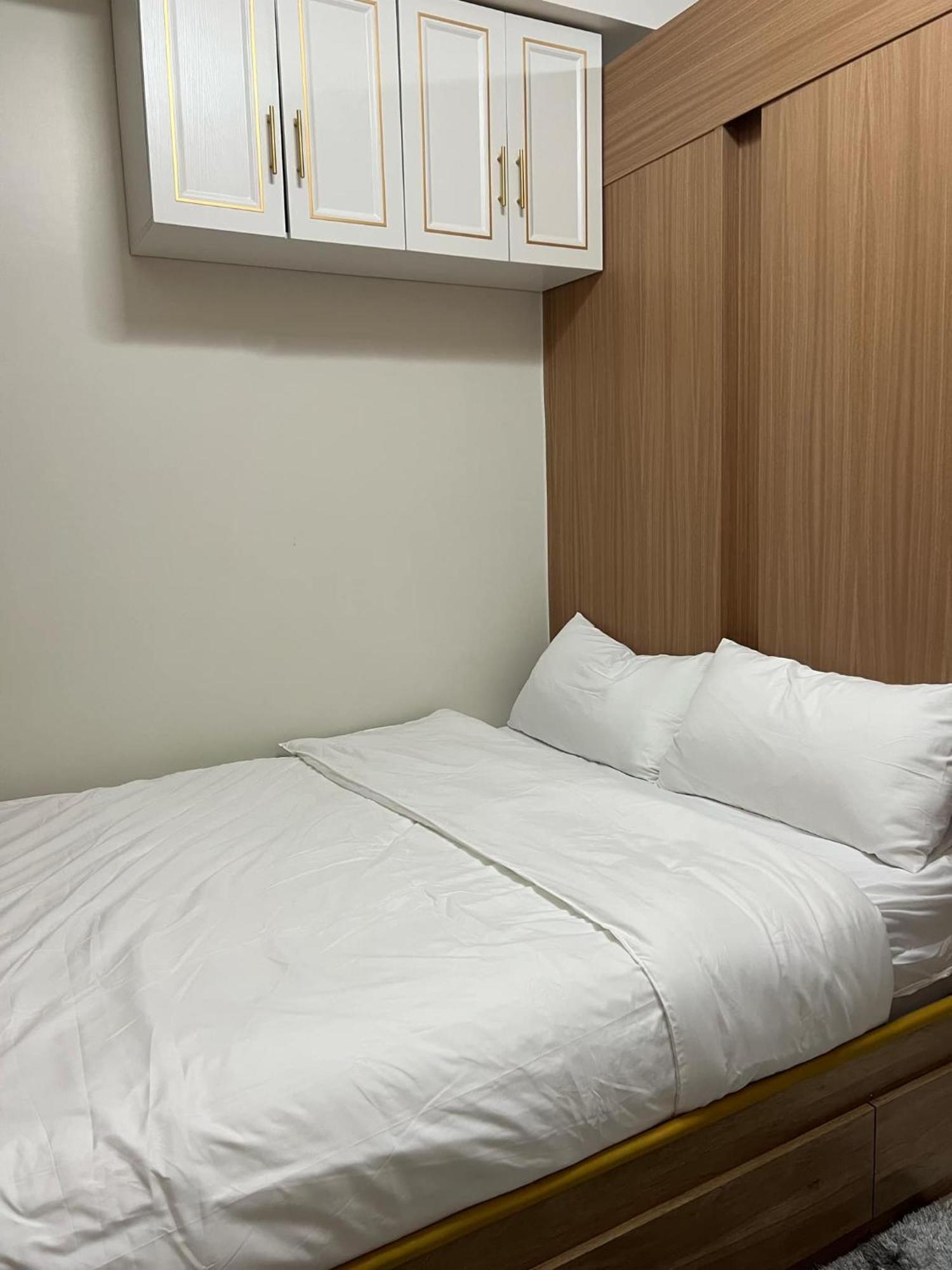 Aparthotel Budget Friendly Red Residences Makati