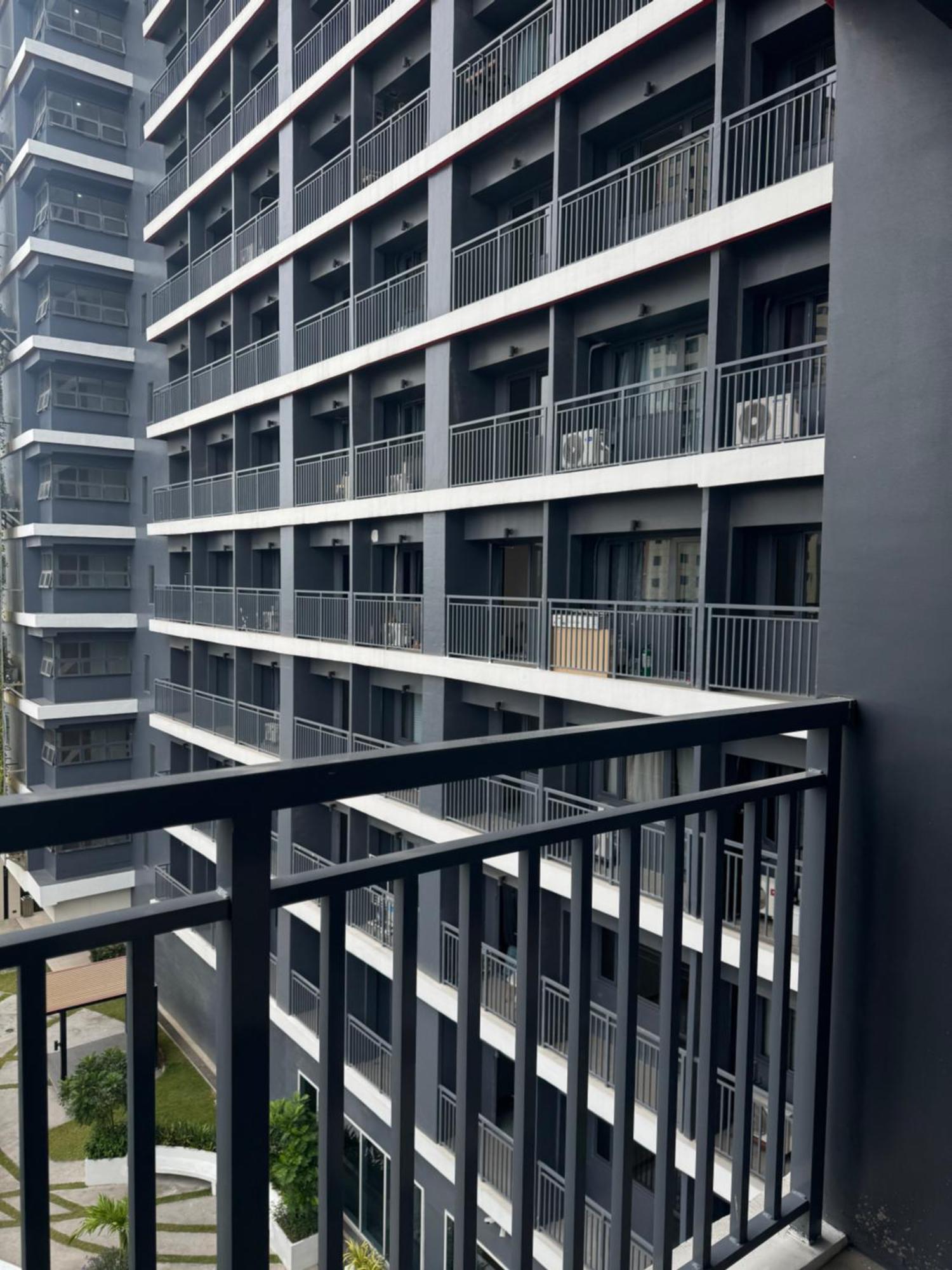 Aparthotel Budget Friendly Red Residences Makati