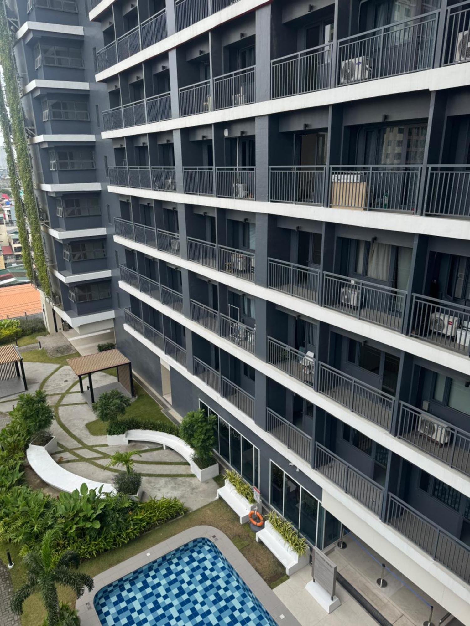 Budget Friendly Red Residences Makati Aparthotel *