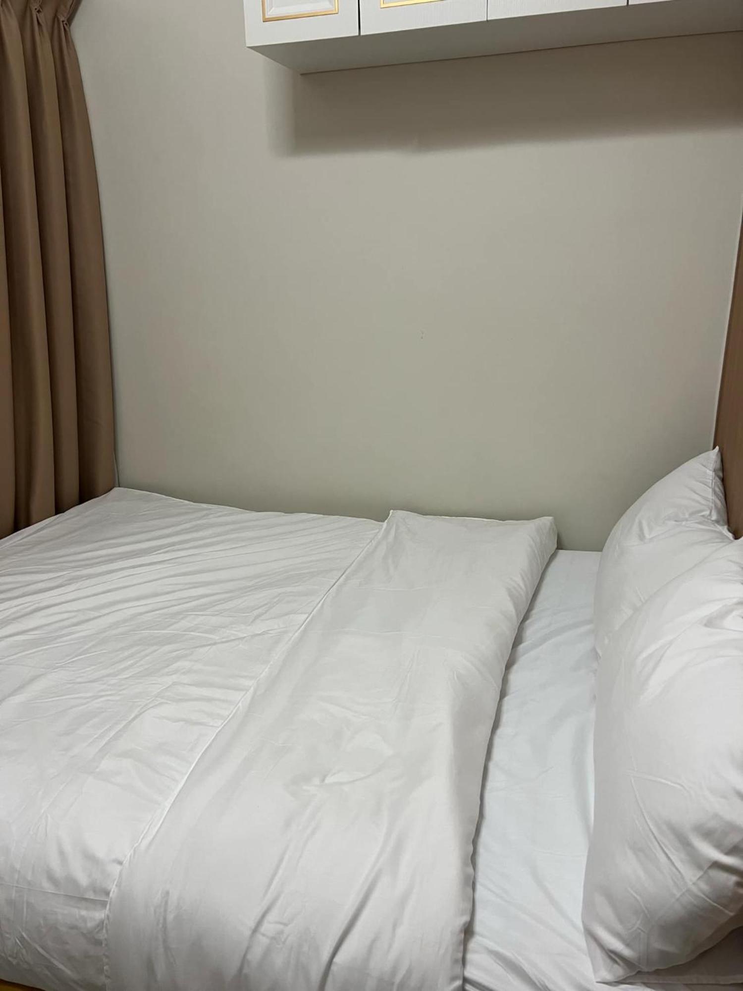 Budget Friendly Red Residences Makati * Manila