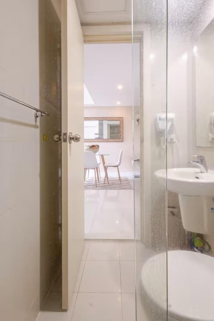Sabrina's Crib 2br By Azure Residences Near Airport