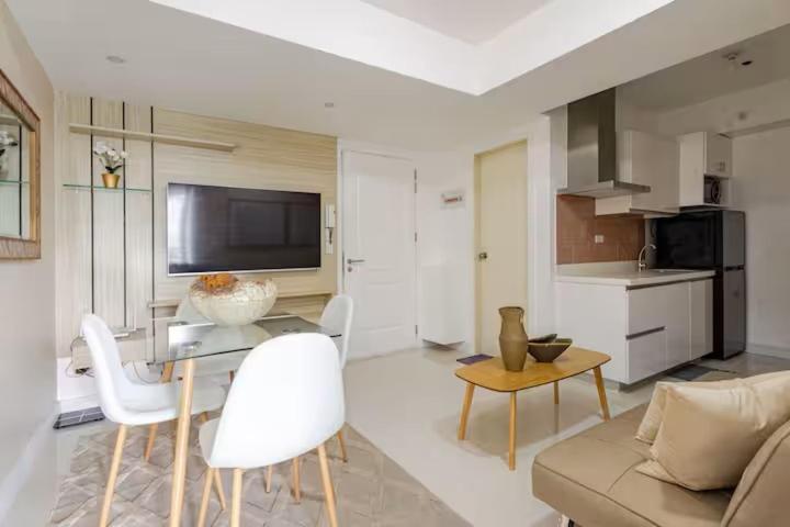 Sabrina's Crib 2br By Azure Residences Near Airport Apartment