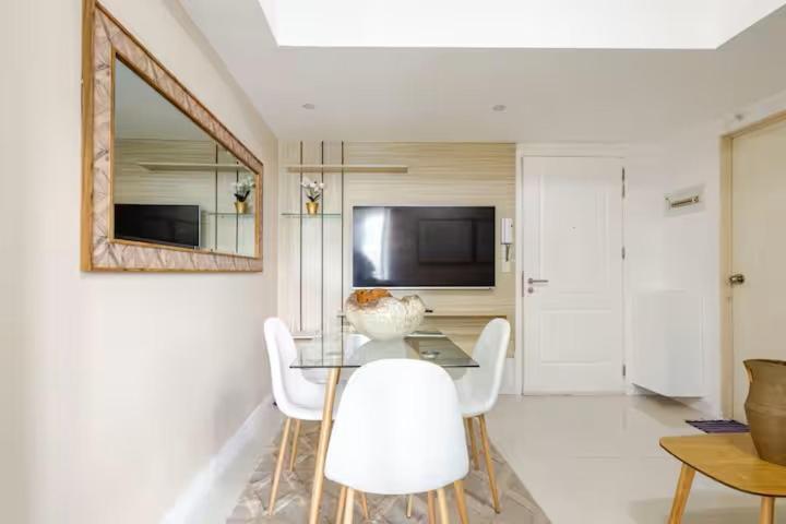 Apartment Sabrina's Crib 2br By Azure Residences Near Airport *