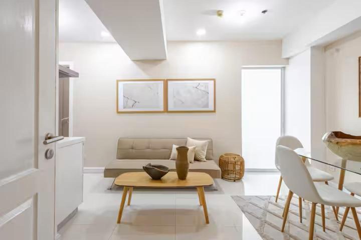 Apartment Sabrina's Crib 2br By Azure Residences Near Airport Manila