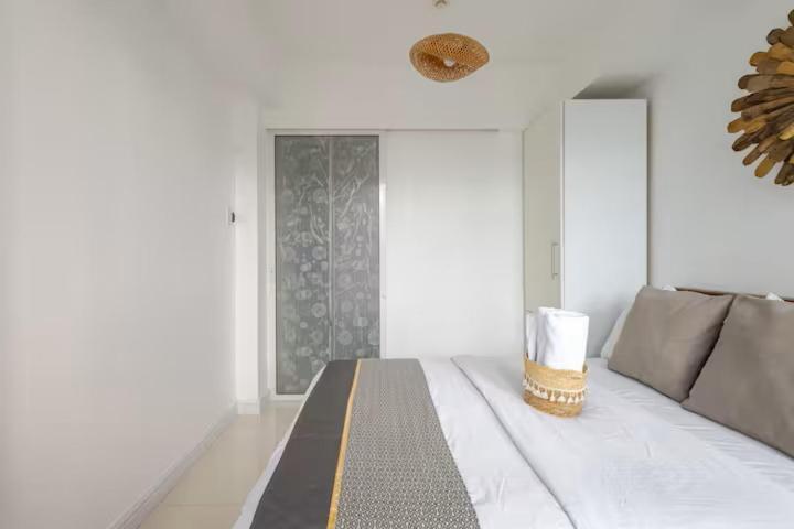 Sabrina's Crib 2br By Azure Residences Near Airport * Manila