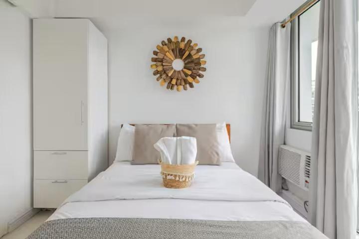 Sabrina's Crib 2br By Azure Residences Near Airport Apartment