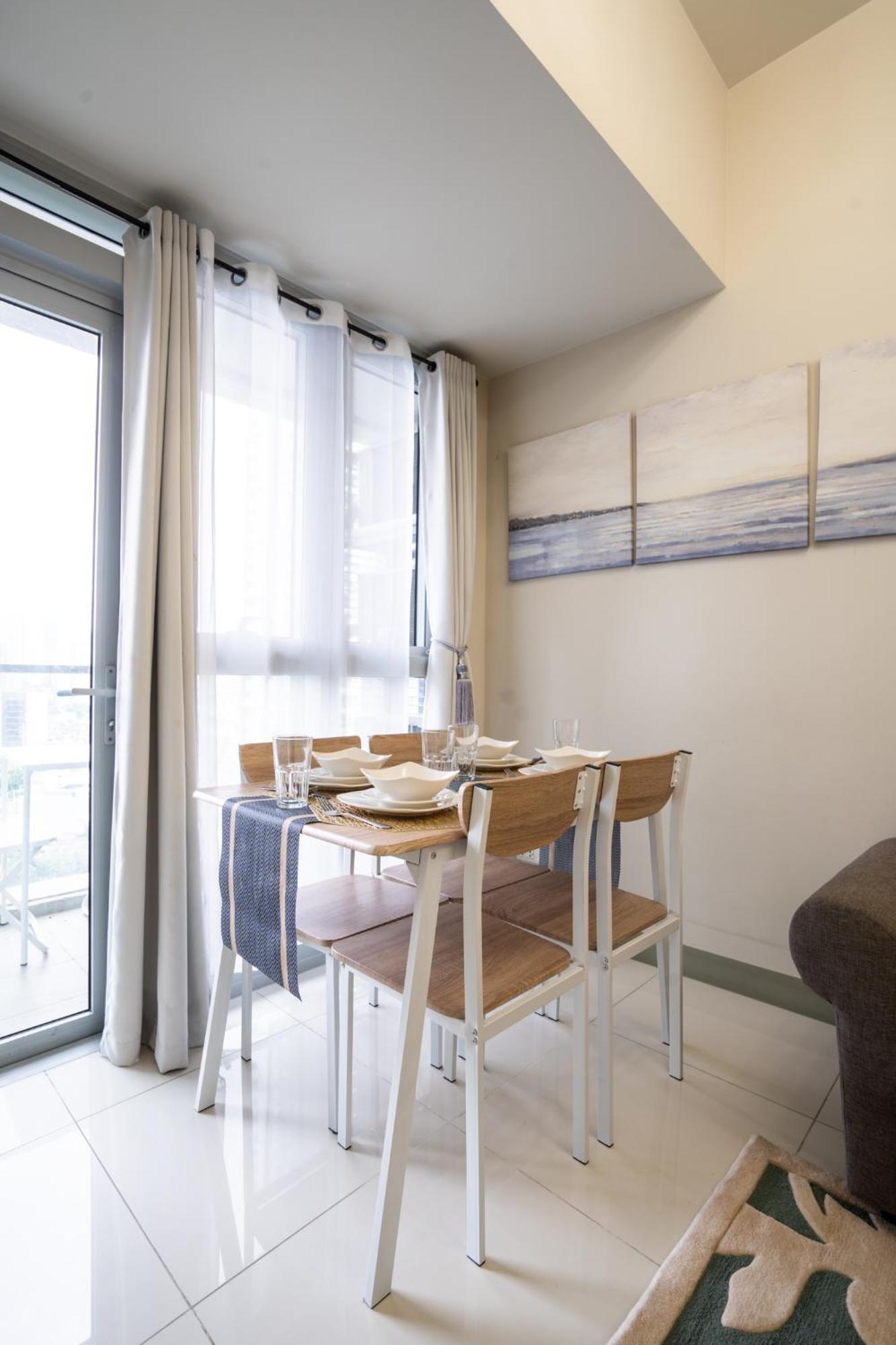 Apartment 2br 2tb Uptown Parksuites Bgc Balcony,fast Wifi,washer Manila