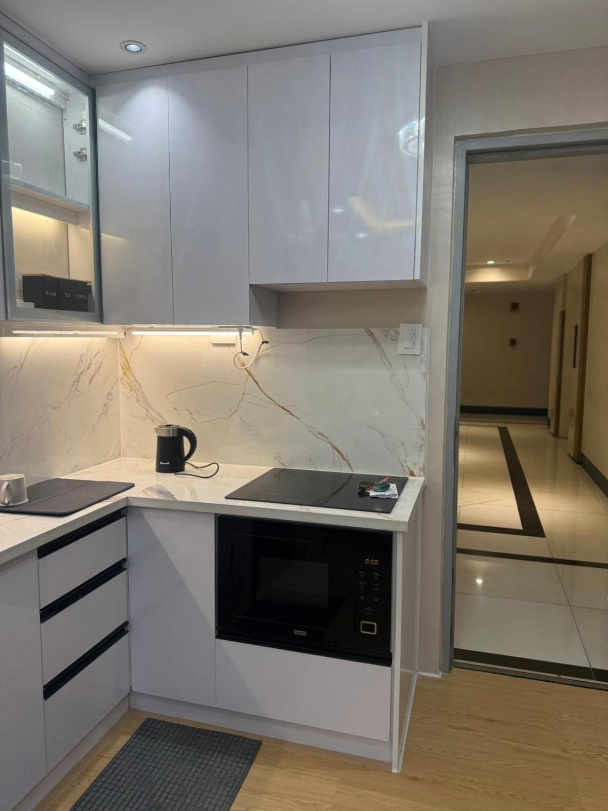 Yassis 2br Luxury Unit In Grass * Manila