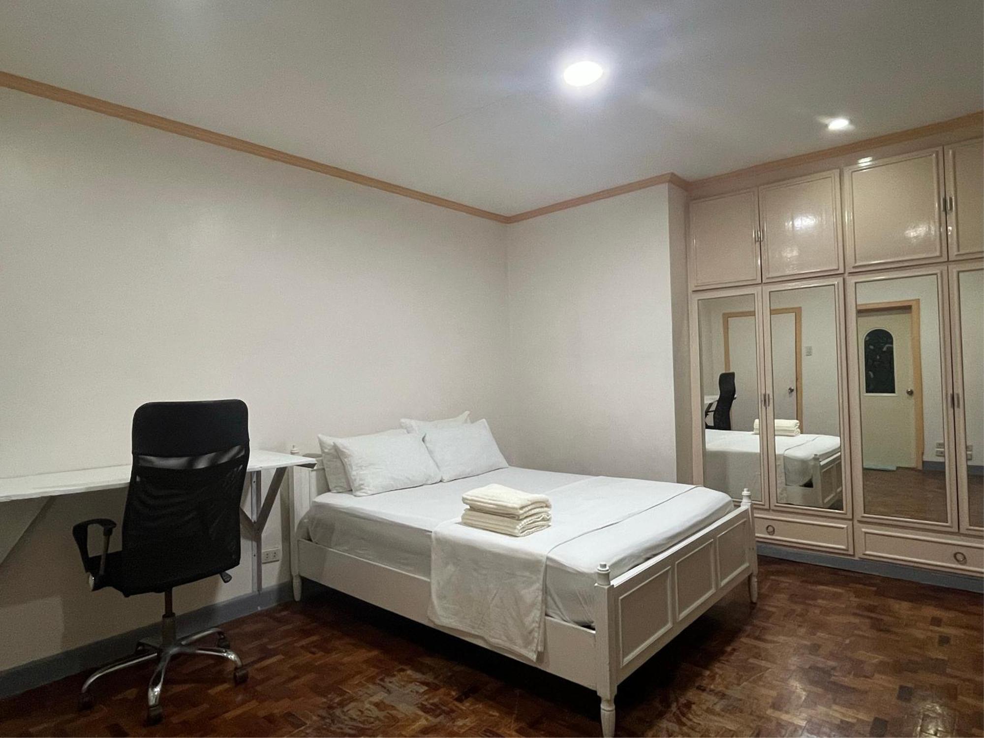 Layover At 28 Fokker- Near Airport Hostel Manila