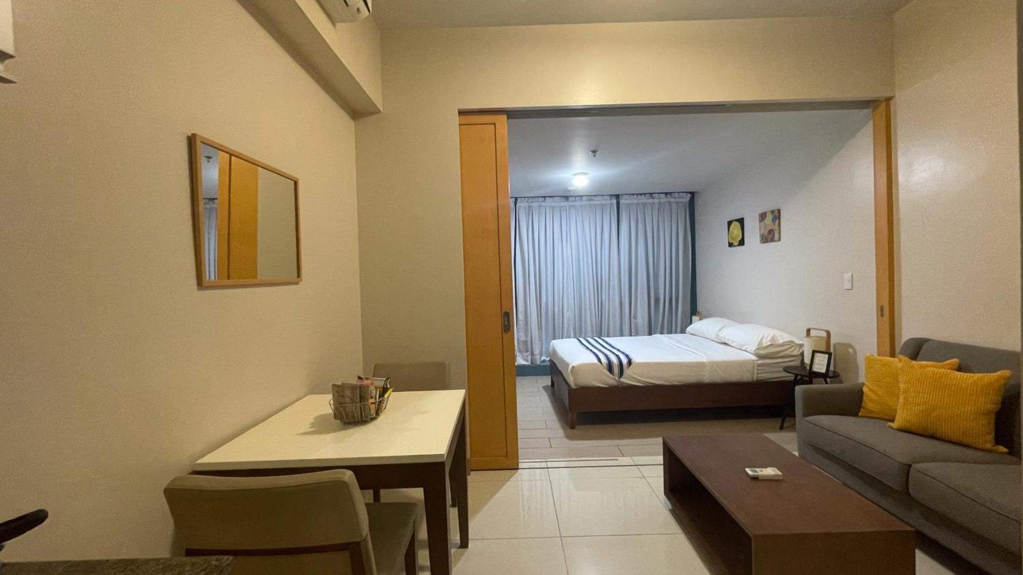 Full-serviced Residential In One Uptown Residences, Bgc Aparthotel Manila