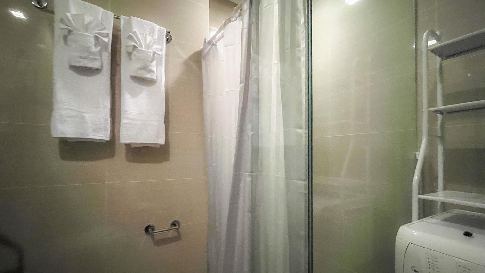 Aparthotel Full-serviced Residential In One Uptown Residences, Bgc