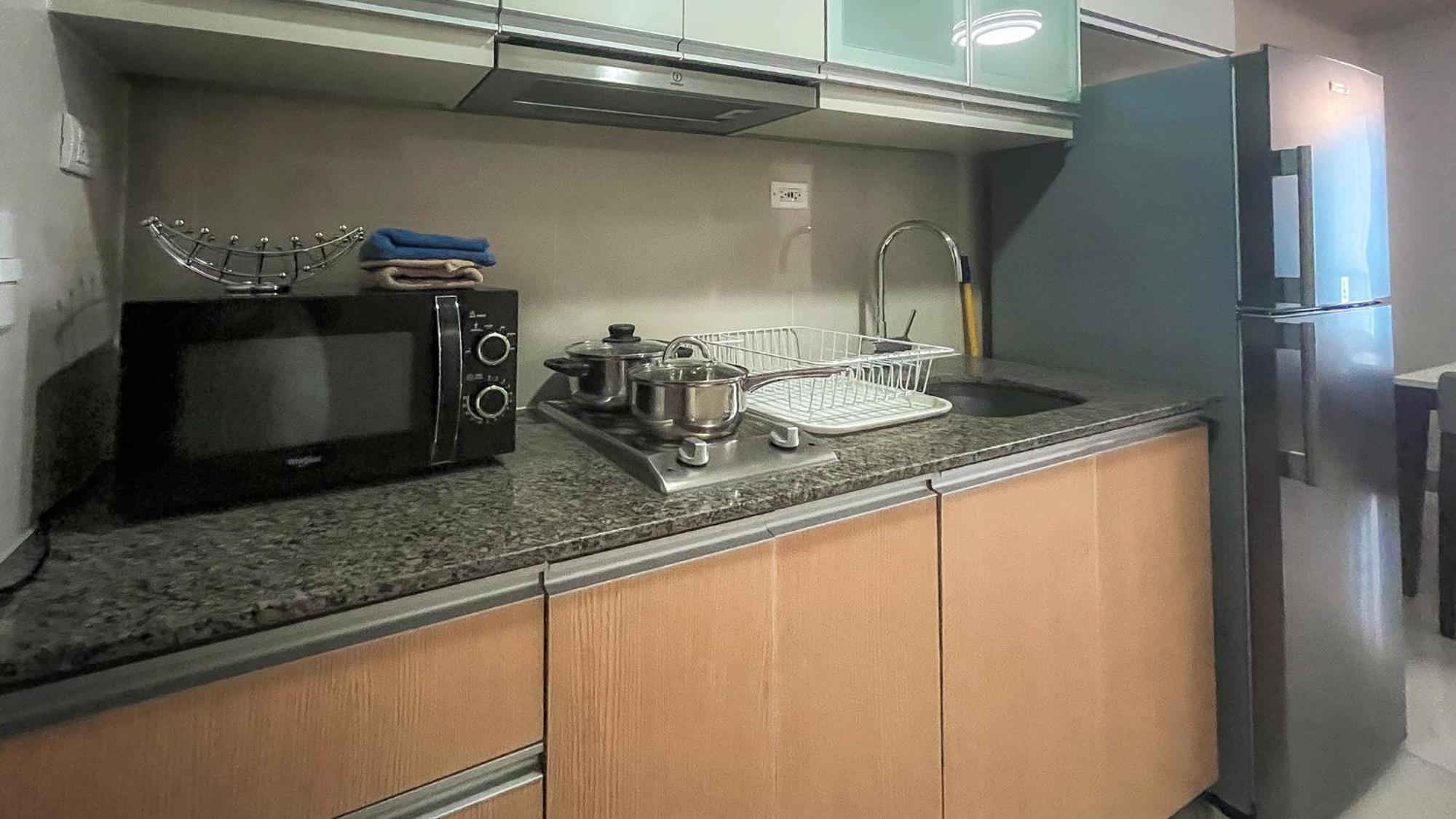 Full-serviced Residential In One Uptown Residences, Bgc Aparthotel