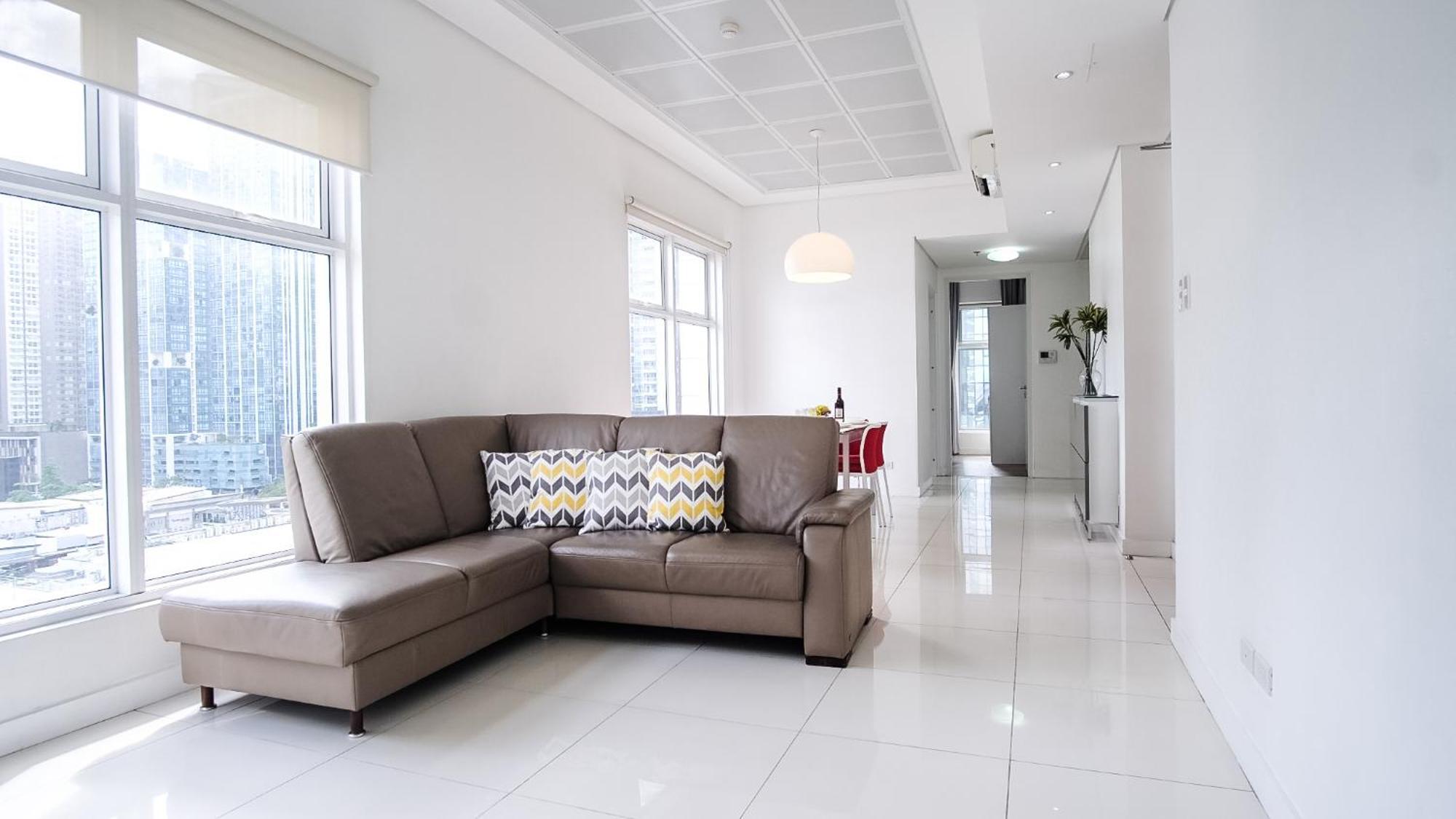 Full-serviced Residential In Uptown, Bgc Aparthotel