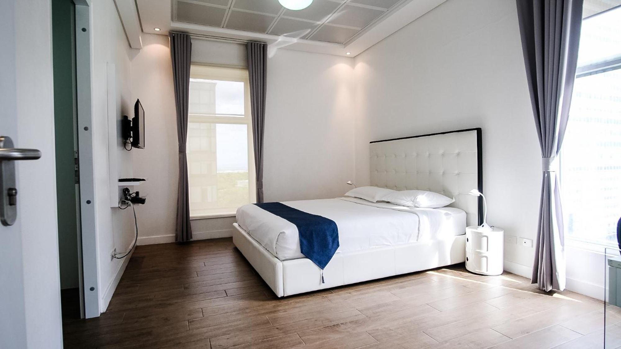 Full-serviced Residential In Uptown, Bgc * Manila