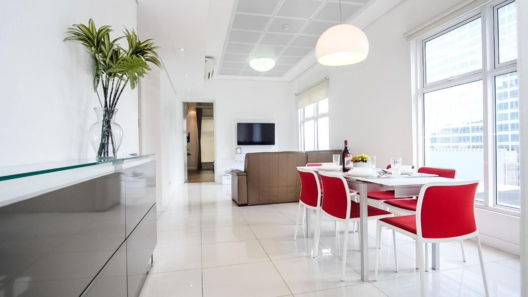 Full-serviced Residential In Uptown, Bgc Aparthotel