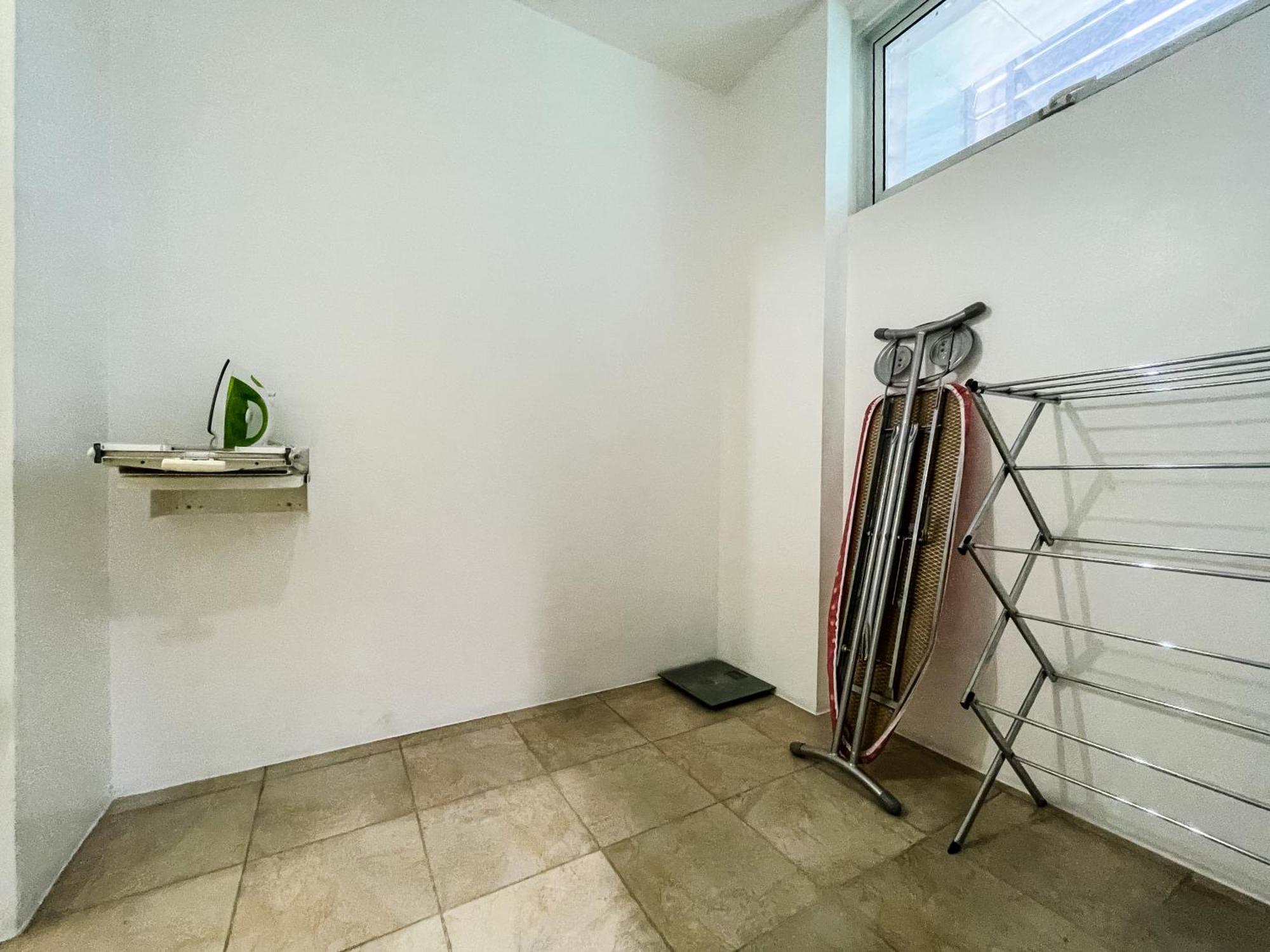Full-serviced Residential In Uptown, Bgc Aparthotel *